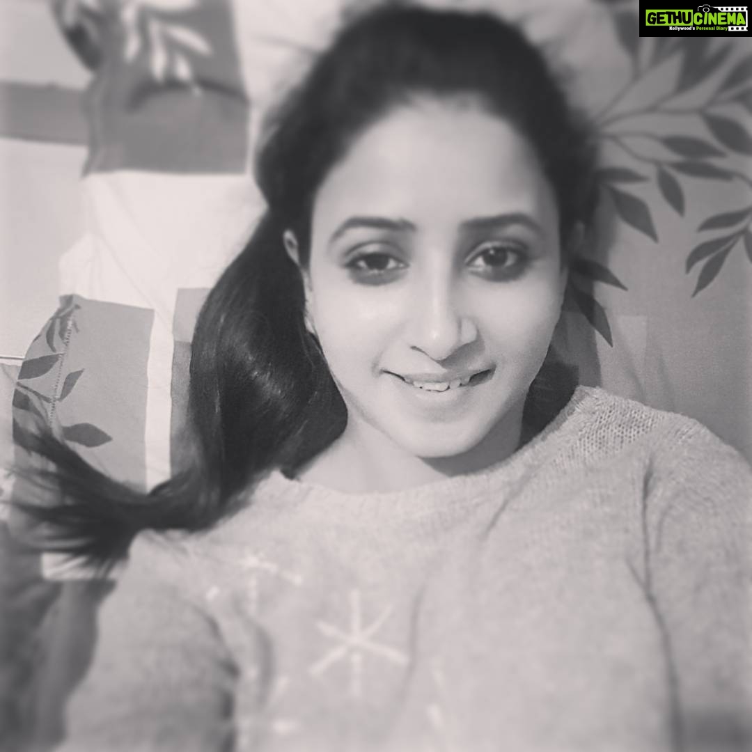 Sana Amin Sheikh Instagram - Long day at work..mumbai traffic is getting worse day by day.. Good Night.. shabbkhair.. dua mein yaad..!!