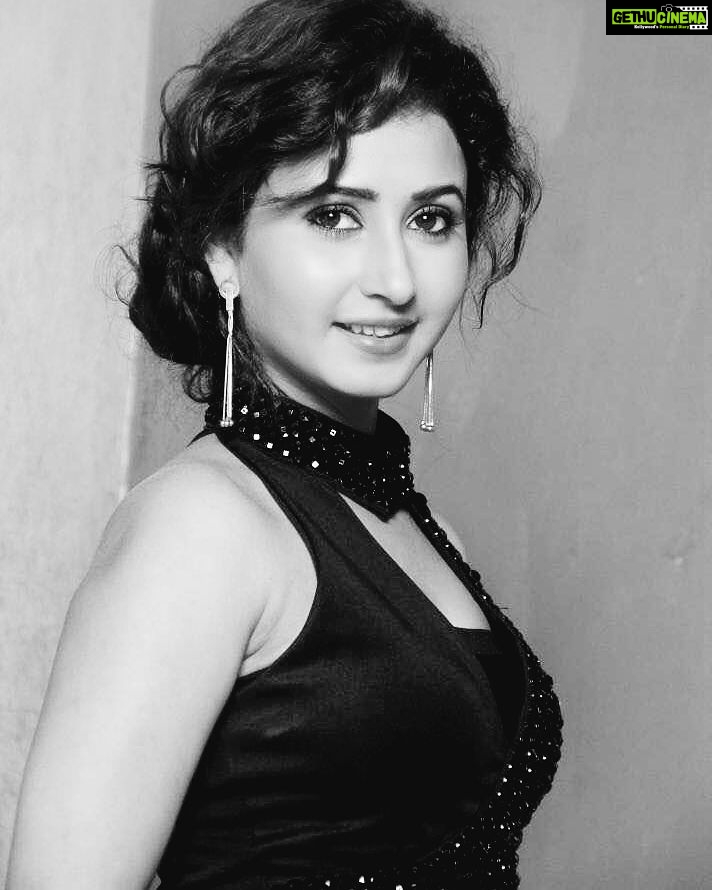 Sana Amin Sheikh Instagram - This Girl Is coming on Tv soon.. #Surprise #NewEntrant #TvShow 9.6.2017