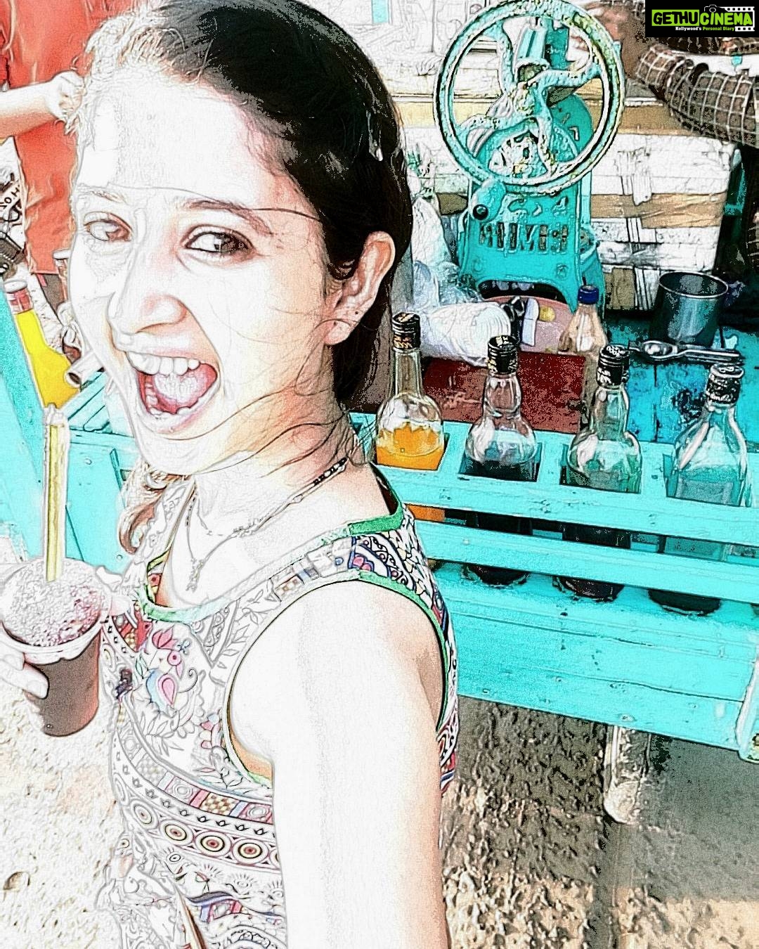 Sana Amin Sheikh Instagram - #BeatTheHeat With #Mumbai's #Barf ka #Gola #Gorai #Beach 22.5.2017