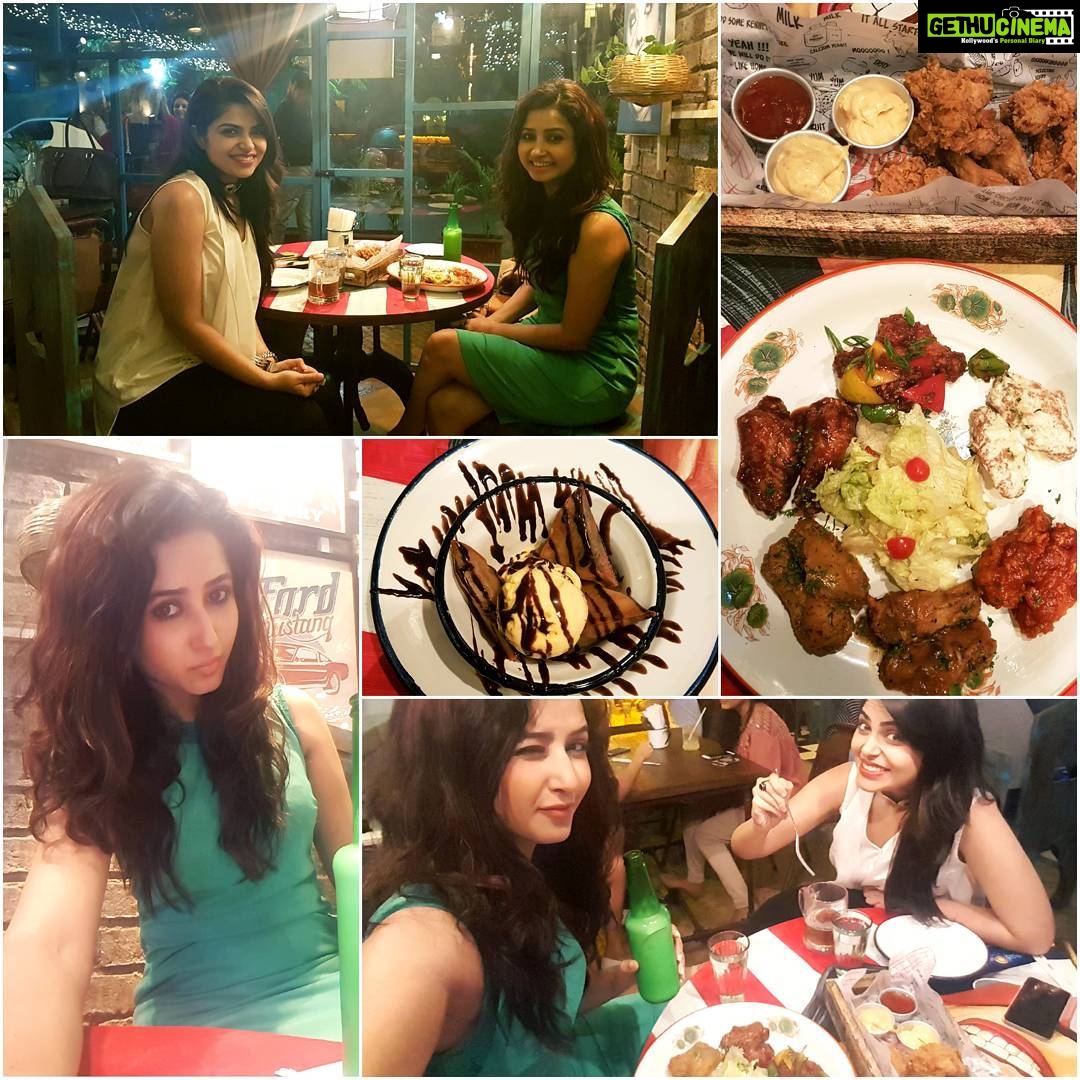 Sana Amin Sheikh Instagram - Getting started at.. #GenuineBroasterChicken @BroasterChickenIndia #GetBroasted in Bandra #MyFavPlace Thank u to Ta .. @tashakapoor for introducing me to this place. ♡ 22.3.17