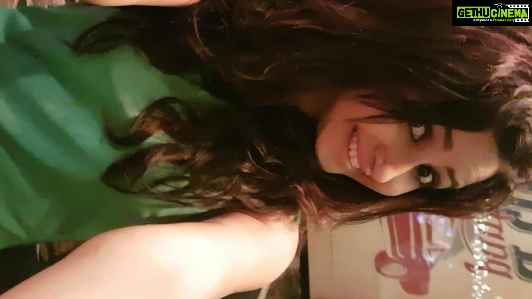 Sana Amin Sheikh Instagram - Getting started at.. #GenuineBroasterChicken @BroasterChickenIndia #GetBroasted in Bandra #MyFavPlace #LoveForMJ 22.3.17