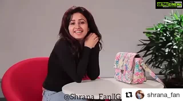 Sana Amin Sheikh Instagram - #GirlNextDoor #BookMyStyle #Interview #WhatsInMyBag #Repost @shrana_fan with @repostapp ・・・ Inside My Bag 👜~ Part 1 @sanaaminsheikh #sanaaminsheikh #bookmystyle #instagram ~Sana liked 💫