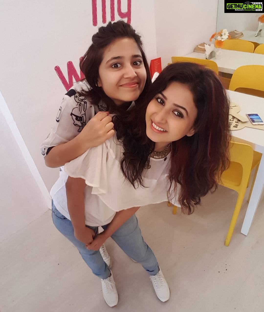 Sana Amin Sheikh Instagram - Hum Khurafati.. phir mile.. mast hai.. mast hai.. remember??