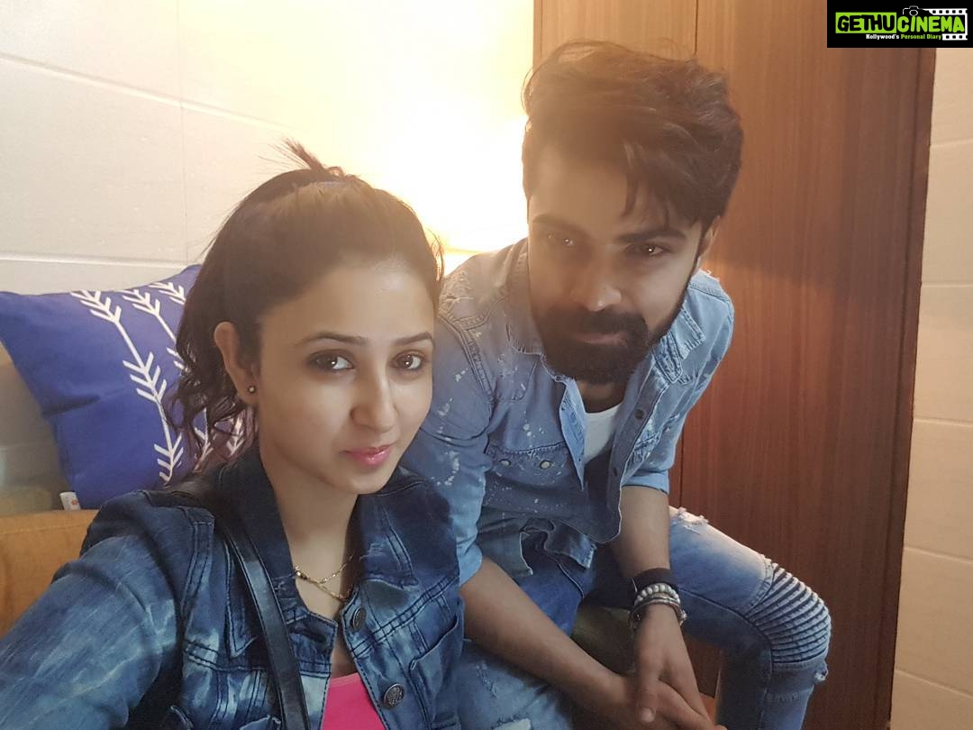 Sana Amin Sheikh Instagram - LIVE in 5 mins...on Twitter ----> @optimistixmedia >@shravanteddy >@sanashiekh The above handles are our Twitter names.. Insta- @shravan.reddy.7