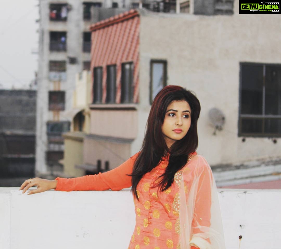 Sana Amin Sheikh Instagram - Cousin's #Nikaah #Surat Tasveer Kheenchi: @beingirfan7737 #Terrace #SmallCityLove ♡