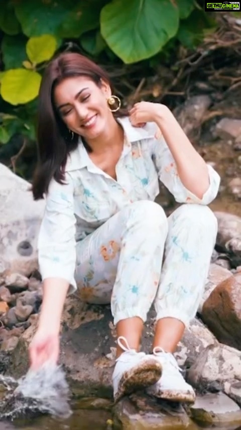 Sana Makbul Instagram - Buldhana district in Maharashtra’s Vidarbha region is a treat for nature lovers. Farmlands form green carpets that welcome you to connect with the earth. You get to try local specialties like bafle and mirchi bhaji. And you can experience the real charm of village life and sustainable living. 📍Sahyadri Krishi Paryatan Kendra, Vairagad महाराष्ट्राच्या विदर्भातील बुलढाणा जिल्हा निसर्गप्रेमींसाठी एक उत्कृष्ट जागा आहे. हिरवे गार शेत मनाला प्रसन्न करतात आणि आपले स्वागत करतात. बाफले आणि मिरचीची भाजी यांसारखे स्थानिक पदार्थ तुम्ही नक्कीच खाऊन बघा. आणि खेड्यातील जीवन आणि शाश्वत जीवनाचे खरे आकर्षण तुम्ही येथे अनुभवू शकता. 📍सह्याद्री कृषी पर्यटन केंद्र, वैरागड #buldhana #maharashtraunlimited #maharashtratourism #agrotourism #nature #ecotourism #familypicnic #weekendtravel #organicfarm #travel #agro #farming #naturestay