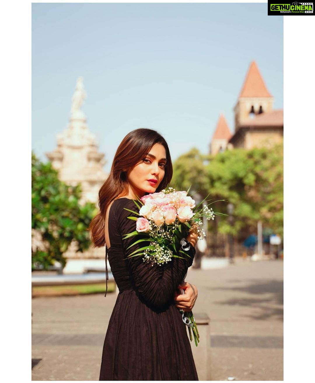 Sana Makbul Instagram - I bought you flowers 💐 #jummahmubarak