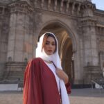 Sana Makbul Instagram - Ramzaan Mubarak ✨ Wearing #abaya @nuha_modestwear Shot by @iam_rajinamdar Gate Way of India Mumbai