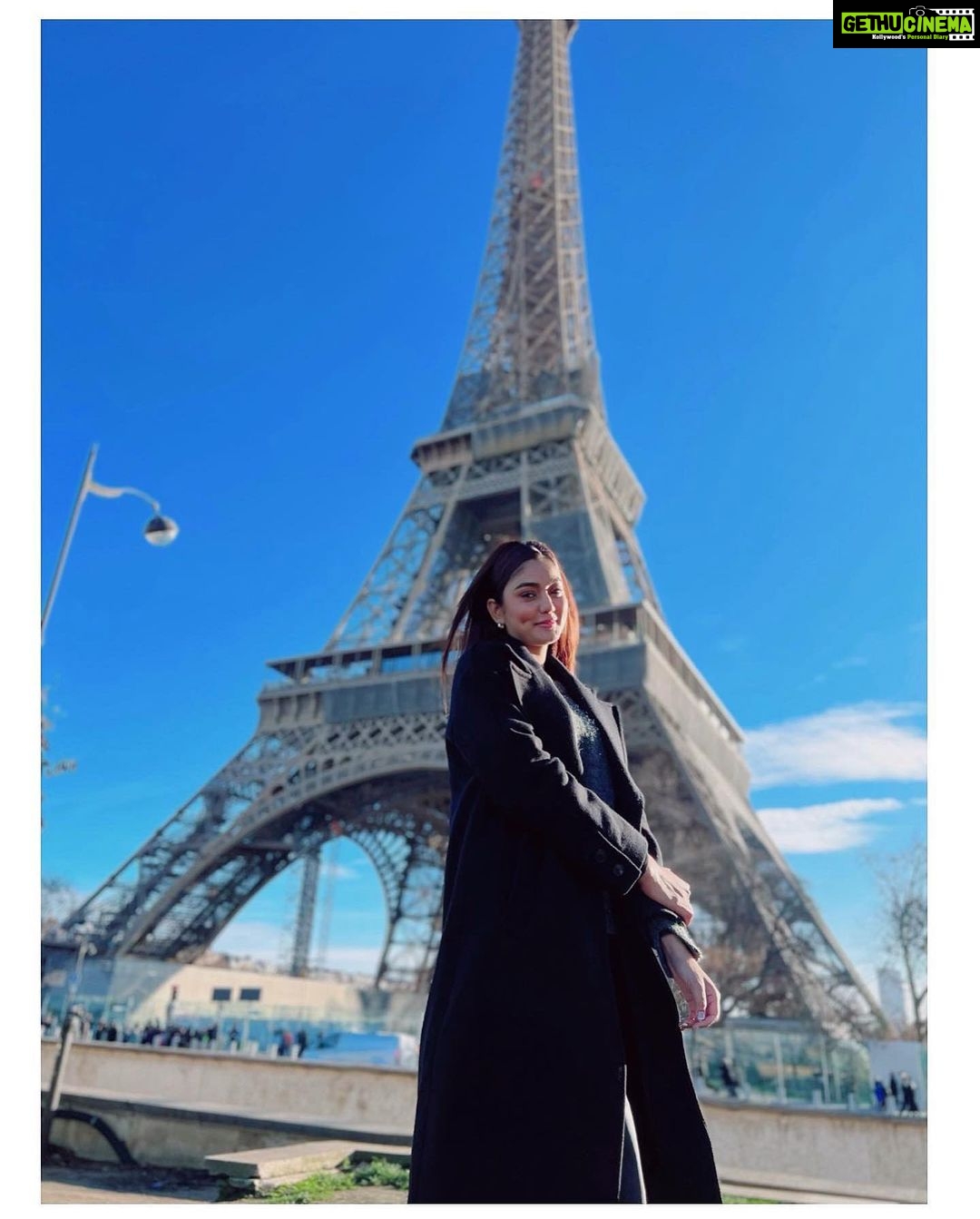 Sana Makbul Instagram - Eiffel love ❤️ Paris, France