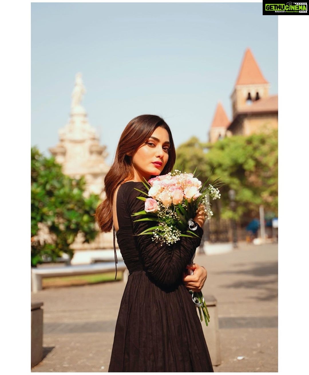 Sana Makbul Instagram - I bought you flowers 💐 #jummahmubarak