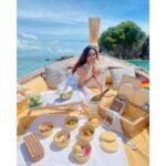 Sana Makbul Instagram - Happy happiest to me 🎈 A birthday well spent , with laughter , good food , music, swim in the ocean , And a nice picnic packed 😍 #birthdaygirl#boatandbeyond#instagram Thank you 🙏🏼 #gratefull