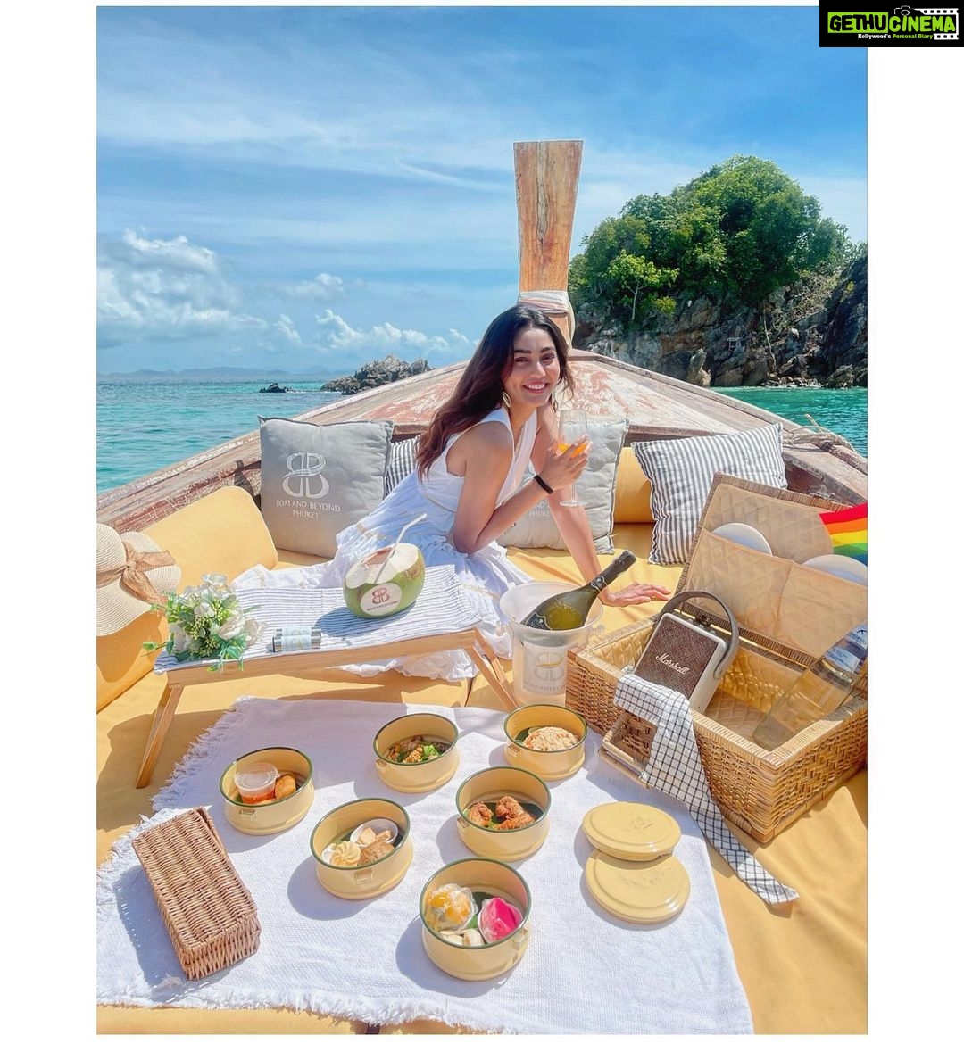 Sana Makbul Instagram - Happy happiest to me π A birthday well spent , with laughter , good food , music, swim in the ocean , And a nice picnic packed π #birthdaygirl#boatandbeyond#instagram Thank you ππΌ #gratefull