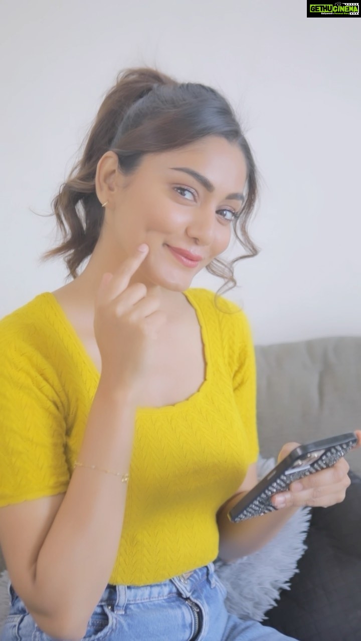 Sana Makbul Instagram - Say YES to the Bright Complete Vitamin C serum & BYE to dullness & dark spots! ๐๐ It is enriched with 30X* vitamin C that helps reduce dullness, dark spots and gives you spot-less* bright skin in just 3 days*, how AWESOME is that? Try it for yourself and I know you won't regret๐ @garnierindia @mynykaa #Garnier #BrightComplete #VitaminC #Serum #GarnierSerum #AD #Dullness #Darkspots