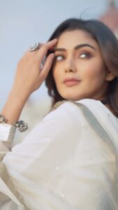 Sana Makbul Instagram - Noor-e-Ramazan special “ Tum tak ❤️” Shot and edited by @areesz Styled by- @ananyaarora2013 Assisted by @shilpasrivastava27 @kiranthapar Outfit- @shrutkirtionline Jewellery - @creyons_ @muskaan_designer_jewellery #tumtak#reelitfeelit#ramadanspecials#ramadan#mumbai#gatewayofindia#Reelkarofeelkaro Mumbai - मुंबई