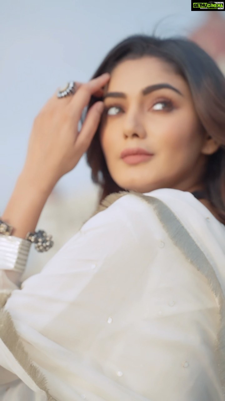 Sana Makbul Instagram - Noor-e-Ramazan special “ Tum tak ❤️” Shot and edited by @areesz Styled by- @ananyaarora2013 Assisted by @shilpasrivastava27 @kiranthapar Outfit- @shrutkirtionline Jewellery - @creyons_ @muskaan_designer_jewellery #tumtak#reelitfeelit#ramadanspecials#ramadan#mumbai#gatewayofindia#Reelkarofeelkaro Mumbai - मुंबई