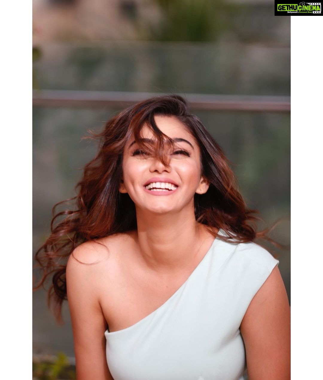 Sana Makbul Instagram - Crazy , stupid & always laughing 🥰🐣