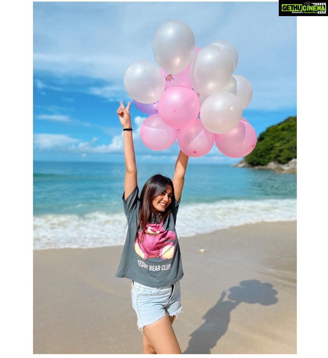 Sana Makbul Instagram - Birthdays are special, be happy, cherish the year and Welcome the new age😍 Thank you so much lovely people for your b’day wishes & blessings ❤️🤗😇 #happytotome#birthdaygirl