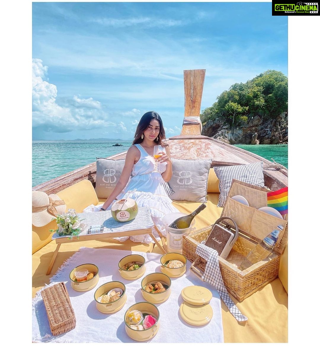 Sana Makbul Instagram - Happy happiest to me π A birthday well spent , with laughter , good food , music, swim in the ocean , And a nice picnic packed π #birthdaygirl#boatandbeyond#instagram Thank you ππΌ #gratefull