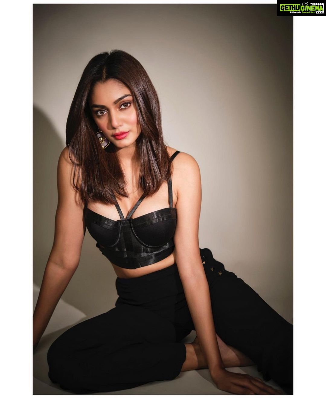 Sana Makbul Instagram - What are you wondering 💭