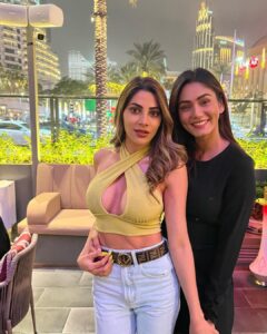 Sana Makbul Instagram - When Dubai makes us meet, we know the city is going down with our madness ! 👯‍♀️❤️
.
.
.
#nikkitamboli #sanamaqbool #dubai #dubailife #madness