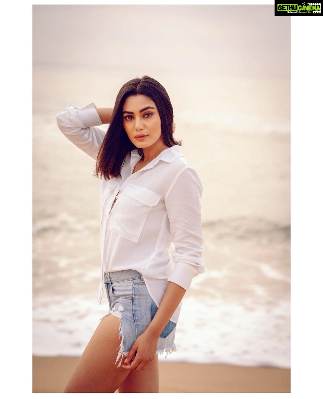 Sana Makbul Instagram - It’s a summer thing 🌊