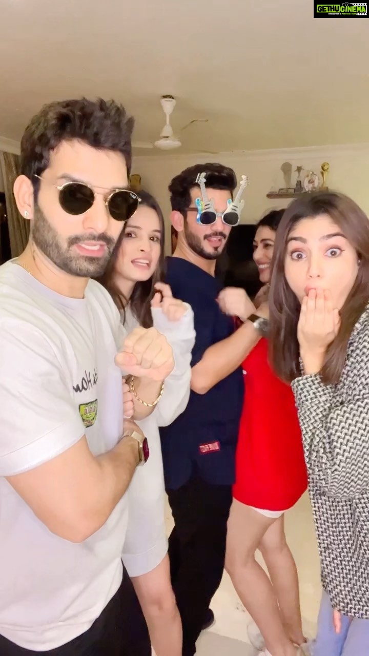 Sana Makbul Instagram - We are full of shit forget bullshit !!!! The no 1 part is true thought 🤪🤪🤪🤪 #treding #friends #family
