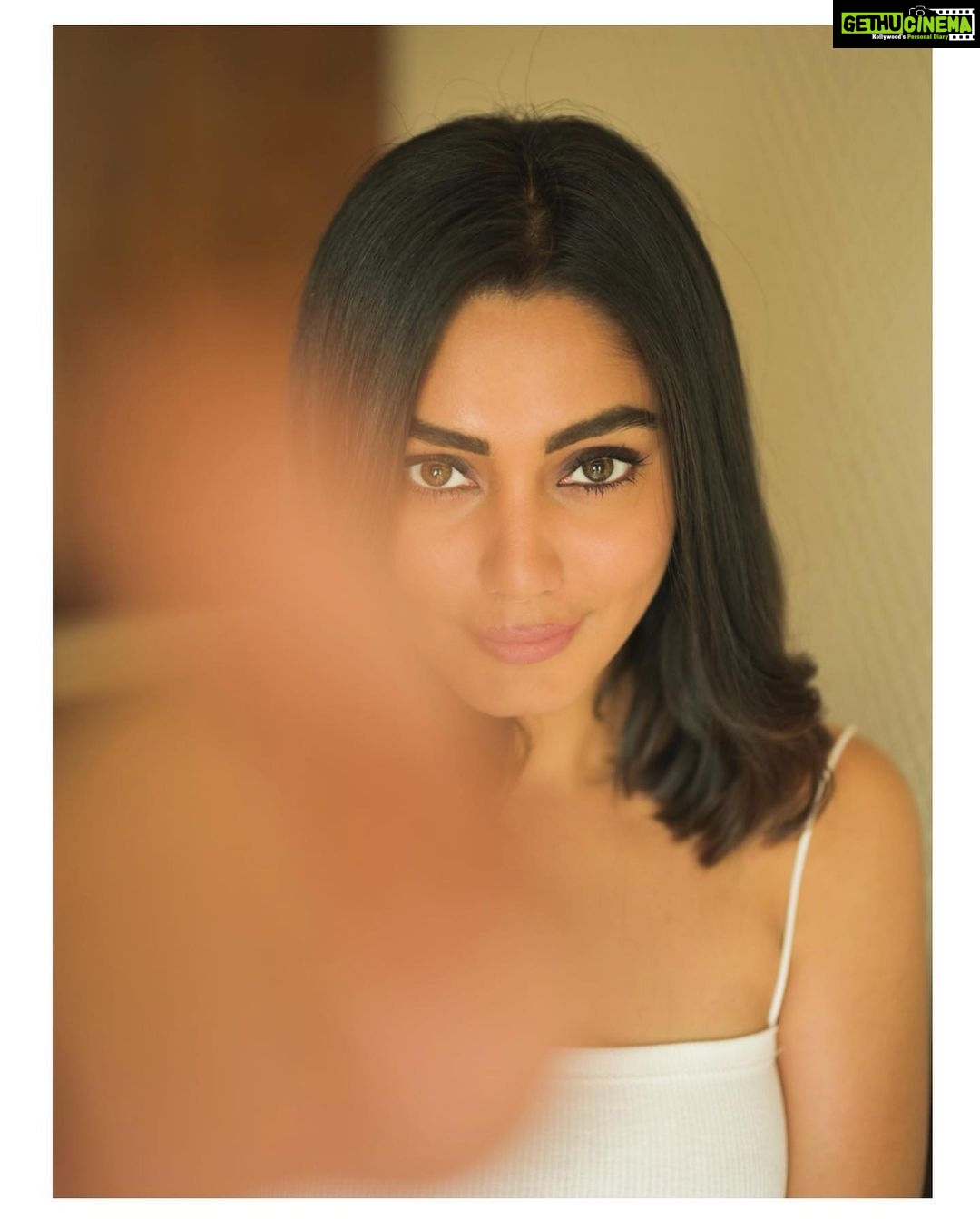 Sana Makbul Instagram - Alexa , play good for you 😎