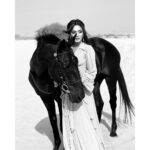 Sana Makbul Instagram - #comingsoon They asked me not to post , but I can’t wait to share it with you guys 🥰 #phoneclicked 🐎 - Lion Photography @anoop.devaraj & the team Make-up @elena.alz Hair @russian__hairstylist Outfit @zeenazaki Location @dubai_deserthack_ridingclub @ahmed_official_producer And thank you @chai_with_ahmad 💐 #dubai#shootmode#monochrome Dubai, UAE