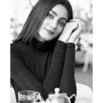 Sana Makbul Instagram - It doesn’t matter 🌟 Tea anyone 🍵? #rememberwhoyouare#instapic#monochrome#blackandwhite