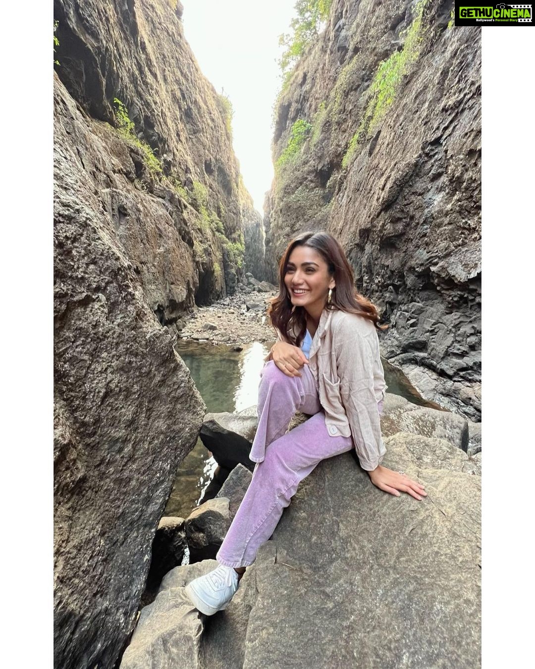 Sana Makbul Instagram - So it’s called “ Valley of shadows “ @maharashtratourismofficial #maharashtratourism#maharashtra#exploretheunexplored Sandhan Valley