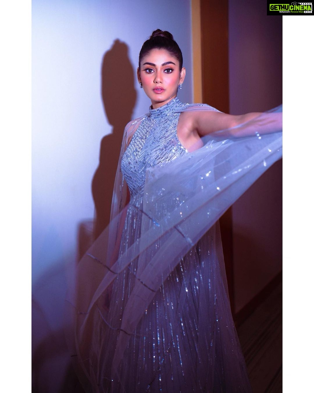 Sana Makbul Instagram - Doll Vibes π Outfit @megha_and_jigar PR @dinky_nirh Jewellery @golecha_jewels Make up & hair @simmi.mua Style by @stylebysaachivj Photographer @smileplease_25 #anvikikahaani#glam#trend#redcarpet#instapic#instashine