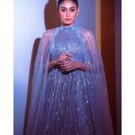 Sana Makbul Instagram - Doll Vibes 👑 Outfit @megha_and_jigar PR @dinky_nirh Jewellery @golecha_jewels Make up & hair @simmi.mua Style by @stylebysaachivj Photographer @smileplease_25 #anvikikahaani#glam#trend#redcarpet#instapic#instashine