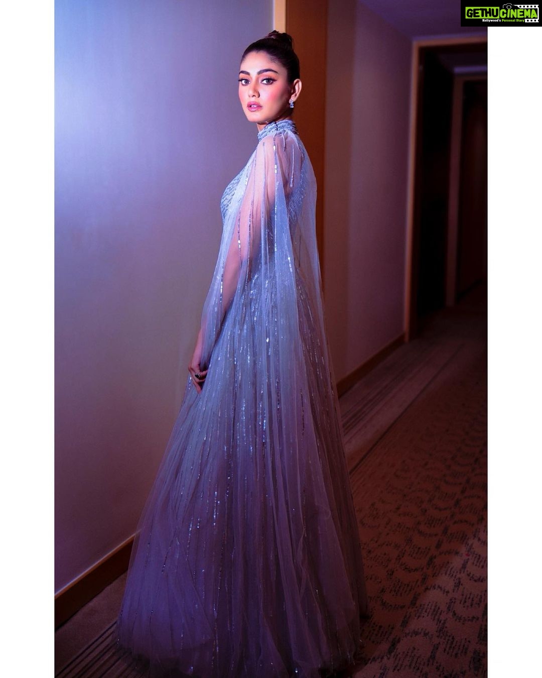 Sana Makbul Instagram - Doll Vibes π Outfit @megha_and_jigar PR @dinky_nirh Jewellery @golecha_jewels Make up & hair @simmi.mua Style by @stylebysaachivj Photographer @smileplease_25 #anvikikahaani#glam#trend#redcarpet#instapic#instashine