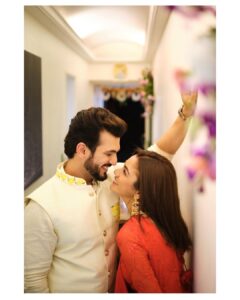 Sana Makbul Instagram - Dear AB , @arjunbijlani I was saving this picture since so long , From being a friend from 2012 to being my best friend & family now . Nothing has changed , you have not change . My simple , dimple & no pimple wala frnd . This bond is special ❤️ You are special to me . Thank you for being you , Happy happiest to to you 🥳 #goodhealth&wealth #birthdayboy