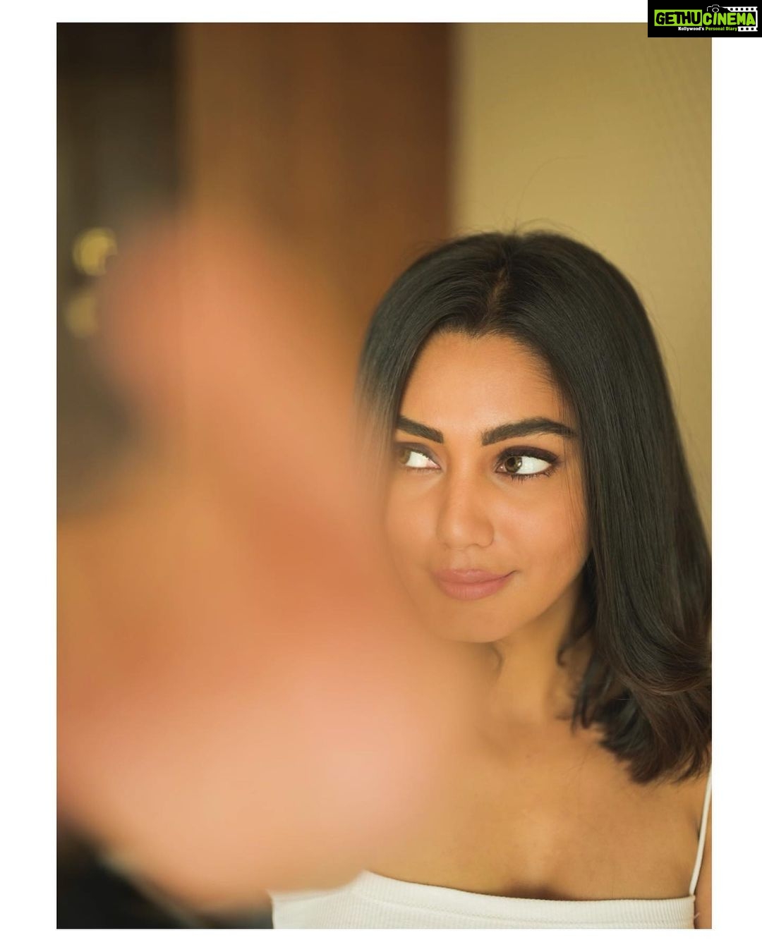Sana Makbul Instagram - Alexa , play good for you 😎