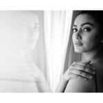 Sana Makbul Instagram - Life is a One time Offer , Use it Well 🎈 #blackandwhite#monochromephotography#lifequotes