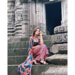 Sana Makbul Instagram - Be a pop of colours 🌈 #flavorsofmaharashtra Outfit: @studio23.india Jewellery @azotiique Stylist: @stylebysaachivj Assisted by: @styledbynikinagda @nehha_o #newshow#comingsoon#maharashtratourism#maharashtra#instagram