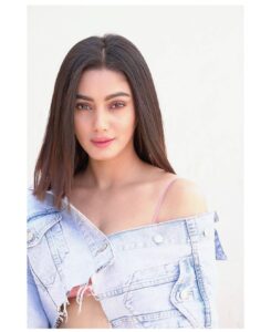 Sana Makbul Instagram - Nothing but just lipstick 💋 

#rise&shine