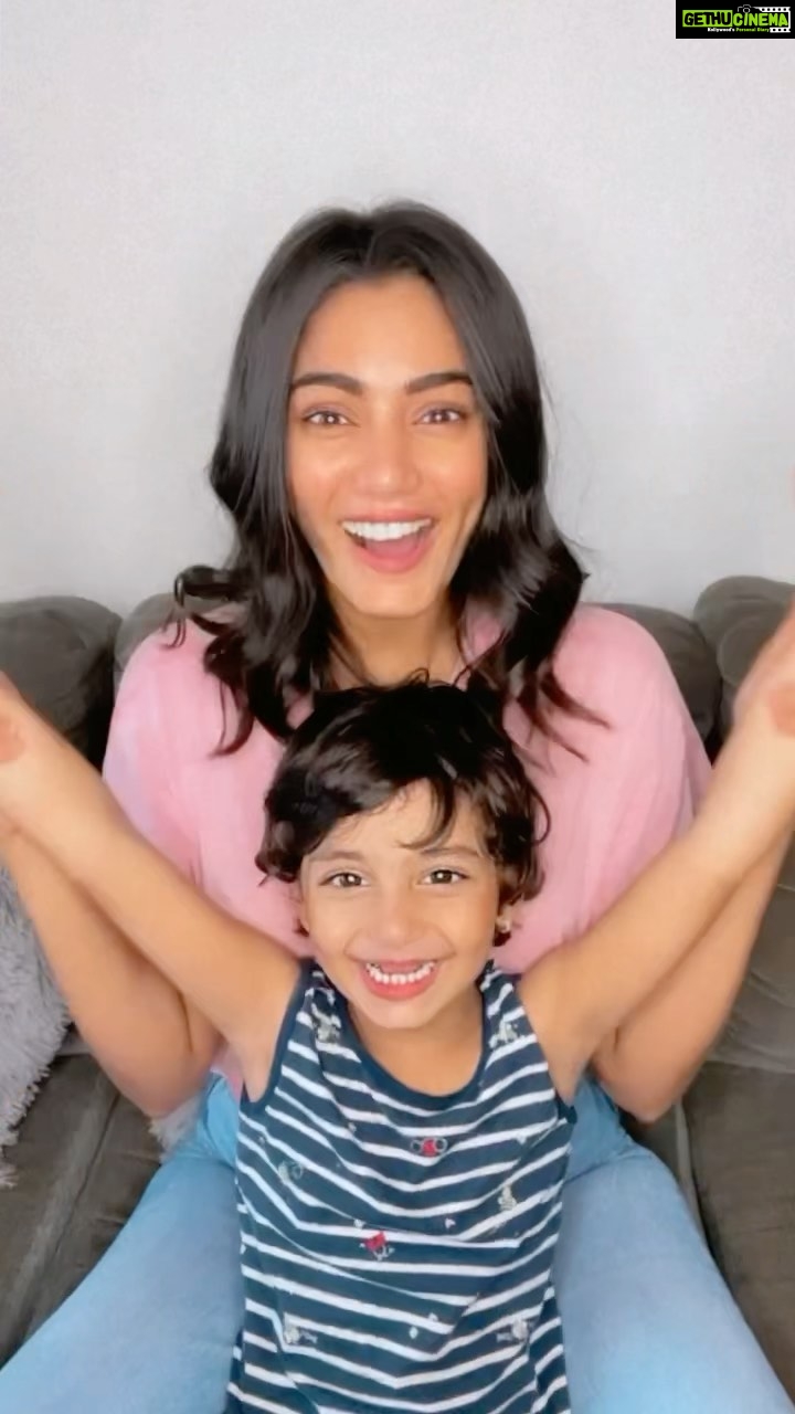 Sana Makbul Instagram - Being goofy with my Nu❤️ @shafakhan2 #reelkarofeelkaro#reels#meandmine#favouriteperson