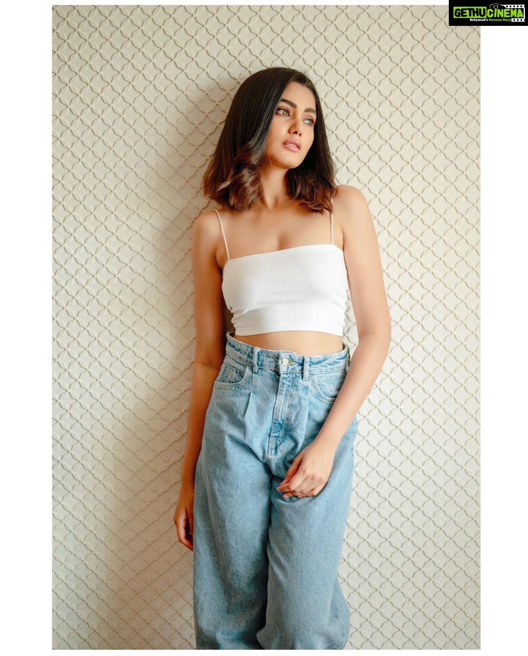 Sana Makbul Instagram - I m looking for you 🧐 #searchalert