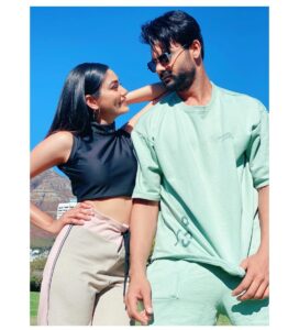 Sana Makbul Instagram - Fan girl moment in #kkk 😍 #meow @vishalsingh713 
as we call him “super legend or ultra legend” 🤣😜 #joke 
#kkk11