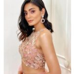 Sana Makbul Instagram - Pretty in 🌸 Makeup & hair @cashmakeupartistry Style @stylebysaachivj #thedishulwedding#dishul#prettyinpink#ootd#kkk
