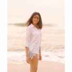 Sana Makbul Instagram - Stay wavy 🌊 #ilovesea#beachbum
