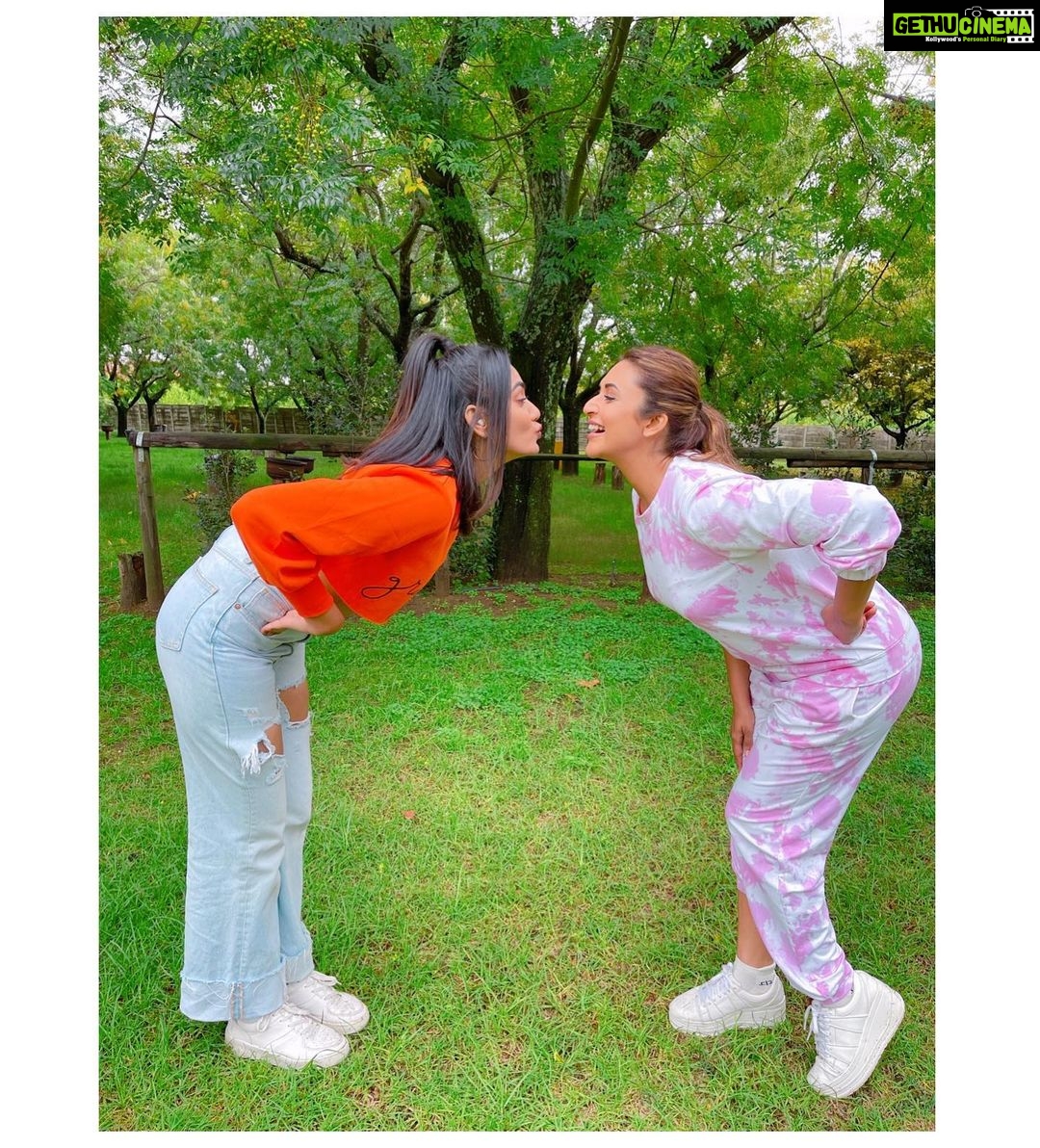 Sana Makbul Instagram - being class mates ππ» of #KKK @colorstv . . P.s - masks were taken of only for pictures. . . #beautifulmoments #reasonstobehappy #kkk11 #khatronkekhiladi #funbetweenshoots #capetown #girlsliketoswing