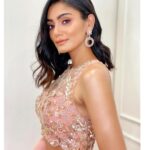 Sana Makbul Instagram - Pretty in 🌸 Makeup & hair @cashmakeupartistry Style @stylebysaachivj #thedishulwedding#dishul#prettyinpink#ootd#kkk
