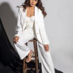 Sana Makbul Instagram - Too good for you ✌🏼 📸 - @ilmanaazphotography1 💄- @makeoverbysejalthakkar Stylist - @purvabansal5 👗- @laxmikrishnaofficial