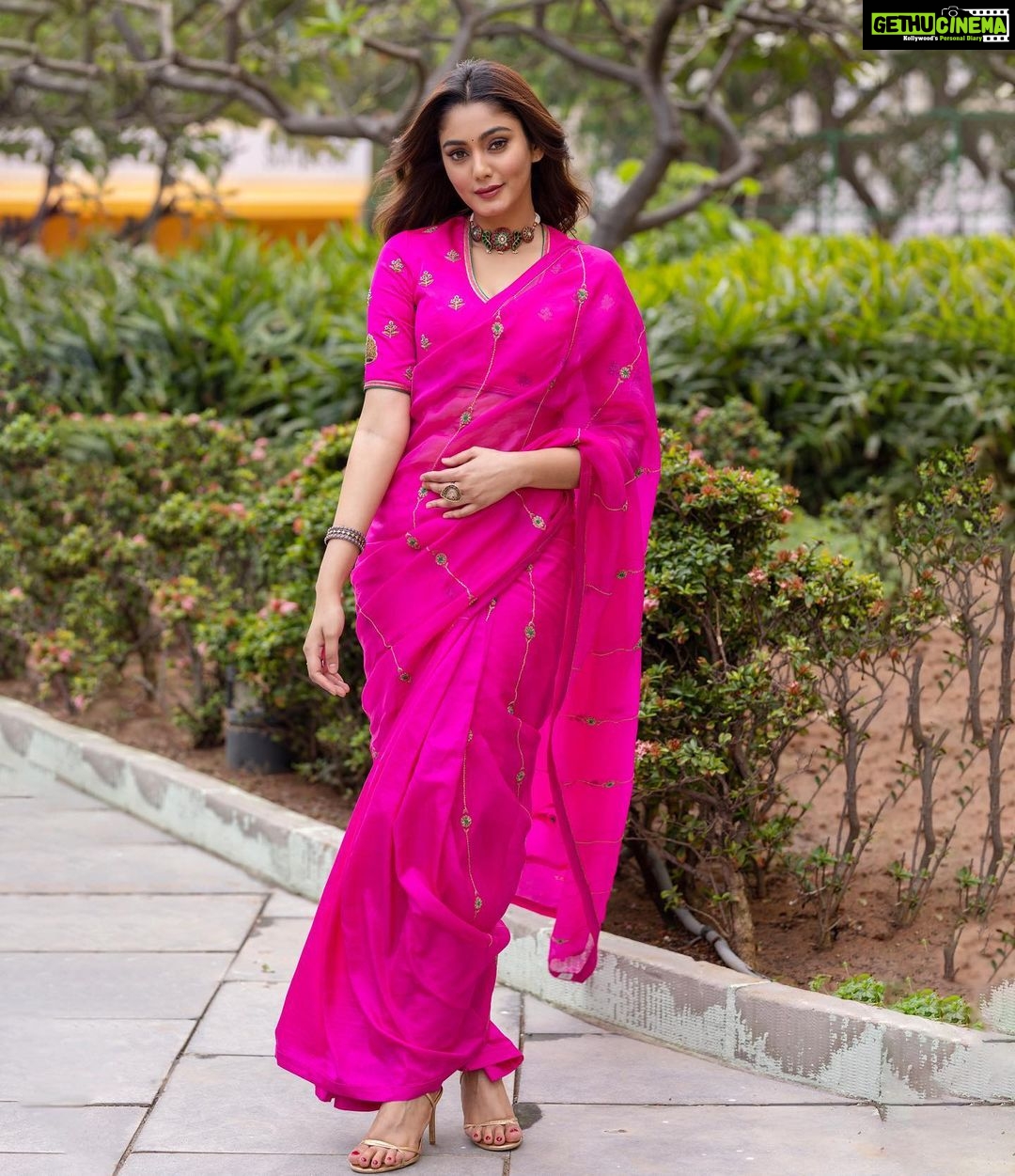 Sana Makbul Instagram - #kaadhalconditionsapply 📸 @kiransaphotography Outfit @raw_mango Jewellery @sangeetaboochra Styled by @stylebysaachivj Team @styledbynikinagda @sanzimehta777