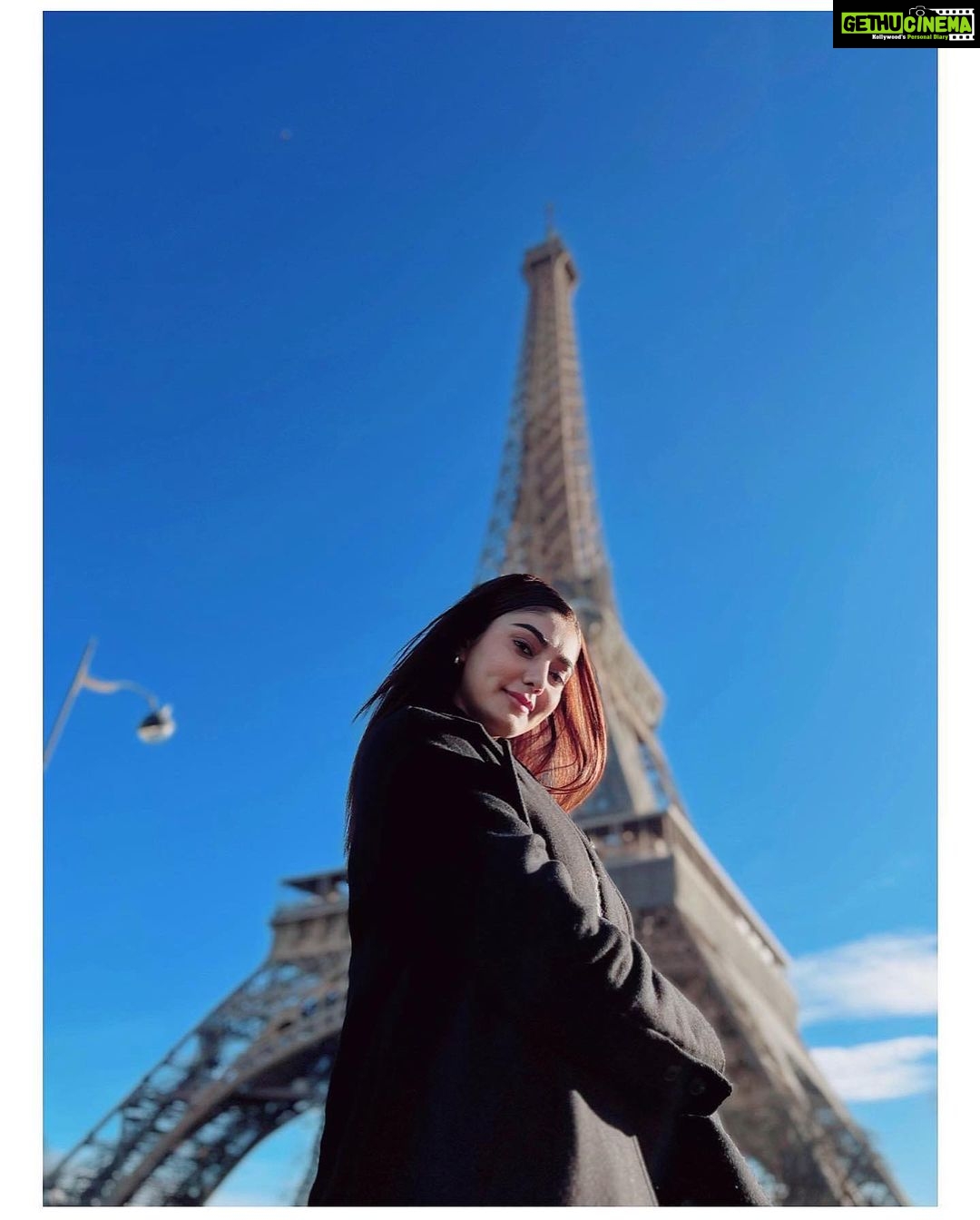 Sana Makbul Instagram - Eiffel love ❤️ Paris, France