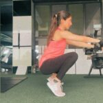 Sanjana Sarathy Instagram - Wobbly yes. But rusty not yet 💪 . . . #ironkneechallenge #instagram #instareels #sanjanasarathy #fitnessgirl #ﬁtness