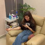 Sanjana Sarathy Instagram - A mini walkthrough from a relaxing IV session! Comment your queries for this treatment below! #Welona #WelonaClinic #IVDrips #ivdripservice #glowdrip #skincare #wellnessivdrips #ivdrips #ivdripsindia #glowdrips #skincaretips #beautytips #welona #chennai #skintreatmentchenmak #ivdripschennai #skinbrightening #skinglow #healthyskin #healthyskintips #explore #explorepage #sanjanasarathy #skin Welona Slimming, Skin & Hair Clinic